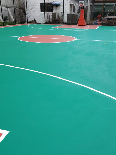 云岩 球场长期使用易出现地面开裂